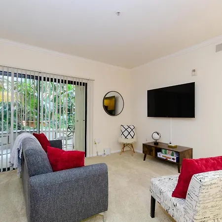 Located Perfectly 2 Bedroom Downtown Los Angeles
